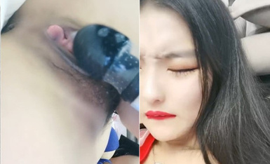 極品性感辣媽消失好久,古裝風復播,前段視覺壹直在養寶寶,小茓依舊很有特色,B肉都探出來了